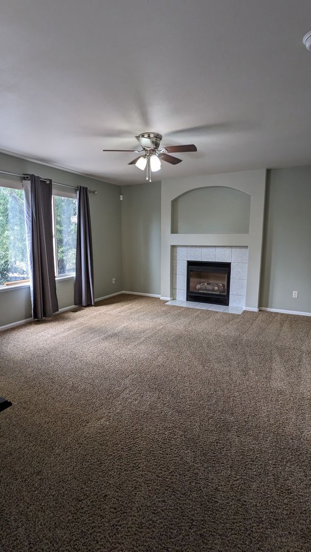 Building Photo - MODERN TWO STORY 3 BED/2.5 BATH WITH FENCE...