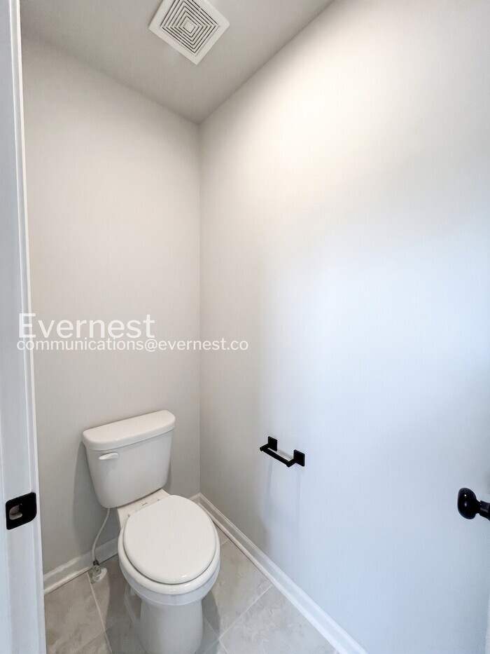 Building Photo - 167 E Millbrook Dr