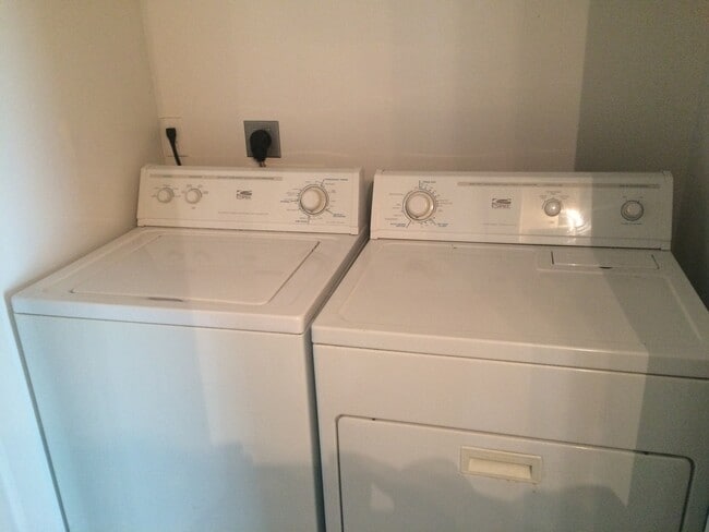 Building Photo - 2 Bed, 2 Bath Condo for Rent in Sweetwater