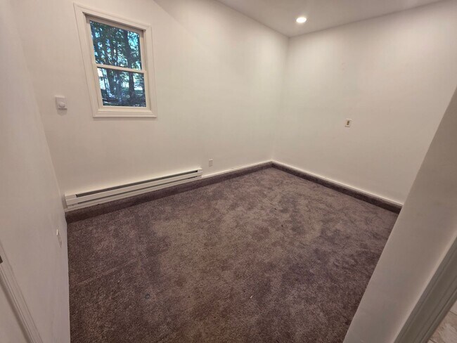 Building Photo - 553 Declaration Ln