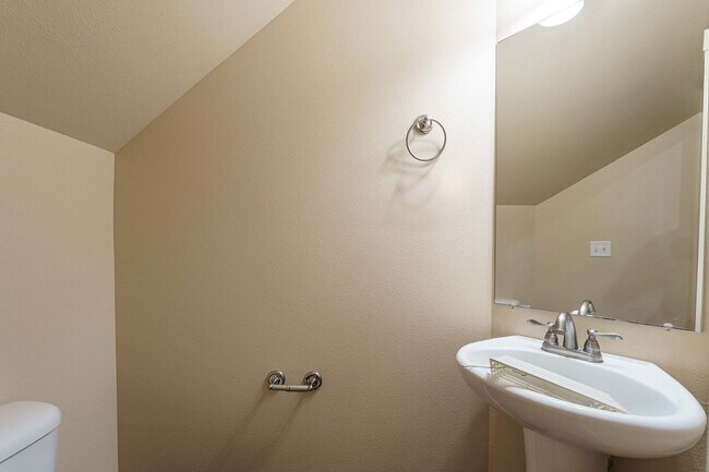 Building Photo - ASK ABOUT ONE MONTH FREE SPECIAL - Ask Us How! Convenient Location 3 Bedroom 2.5 Bathroom with Fe...