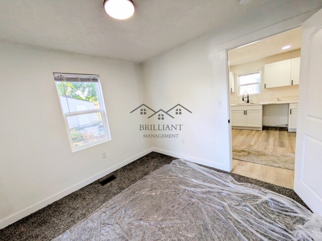 Building Photo - 523 N Alton Ave