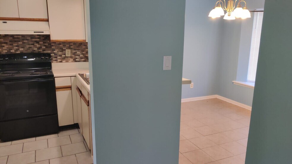 Building Photo - 2925 Carriage Row Ln