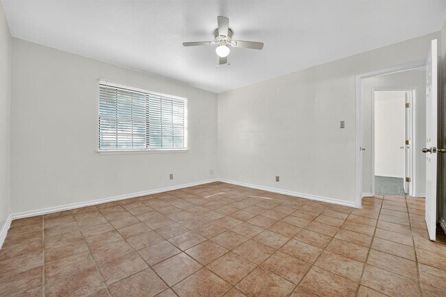 Building Photo - 2906 West Ave