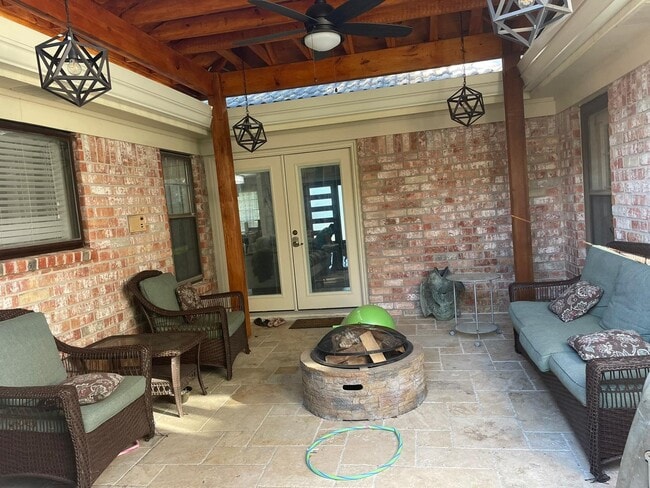 Building Photo - 14227 Sandfield Dr