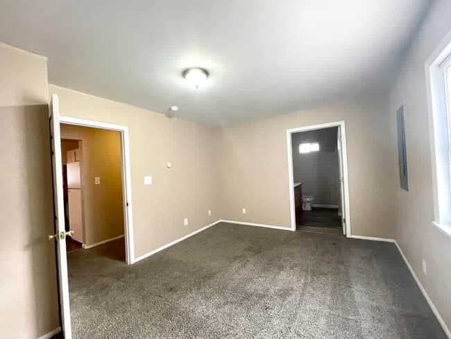 Building Photo - 823 G St NW