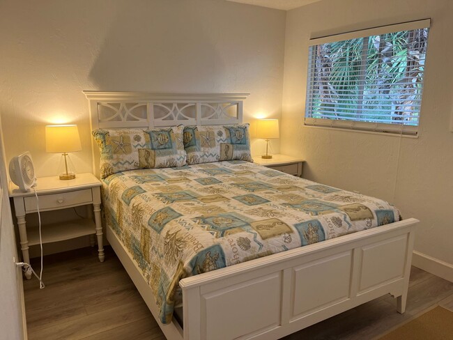 Building Photo - Furnished Beachside Townhome 2 bedroom/ 1....