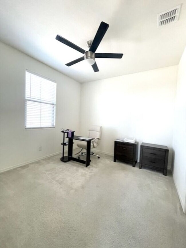 Building Photo - Beautifully upgraded 4 BD /3 BA plus Den home in the desirable subdivision of Tierra Del Rio!