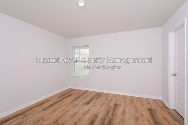 Building Photo - 633 Birchhead Dr