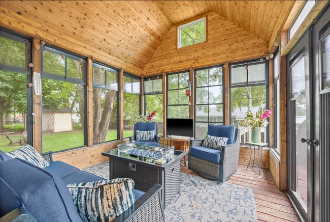 Building Photo - 1940 Concordia St