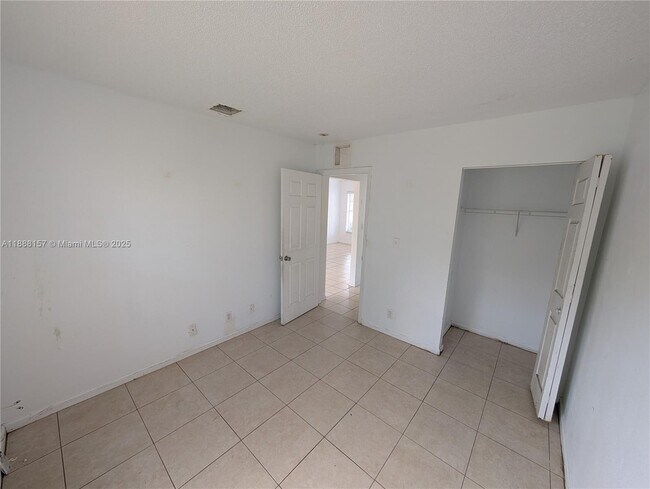 Building Photo - 720 NW 15th Terrace