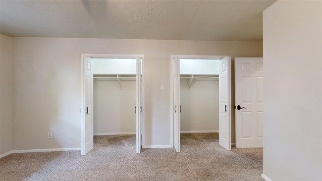 Building Photo - 3800 Windridge Dr
