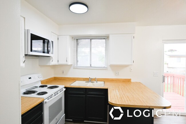 Building Photo - 6492 Fernbrook Dr