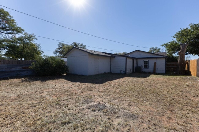 Building Photo - 506 40th St