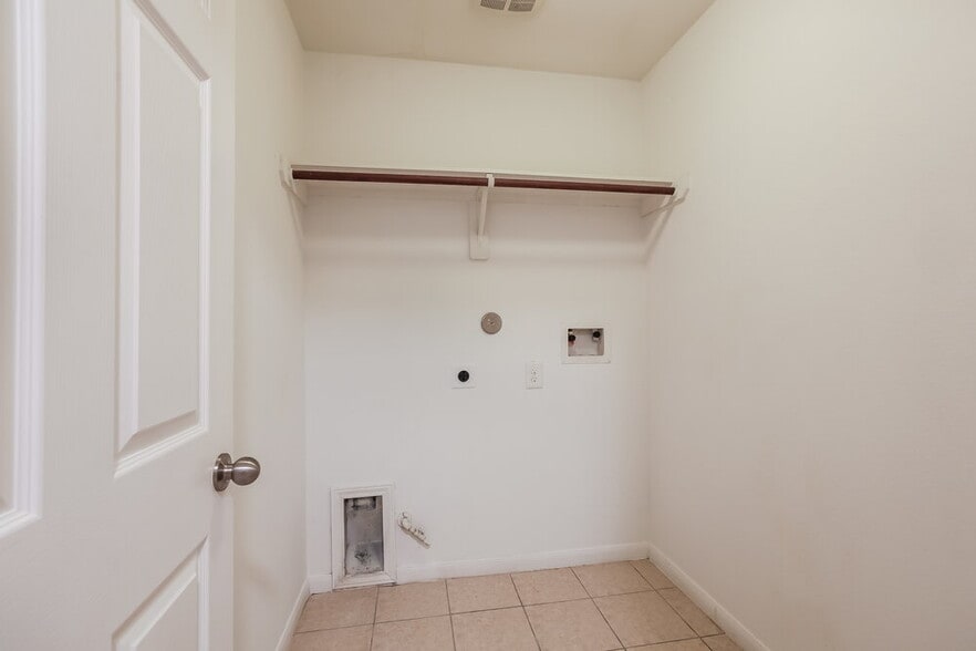 Building Photo - 21519 Kings Bend Dr