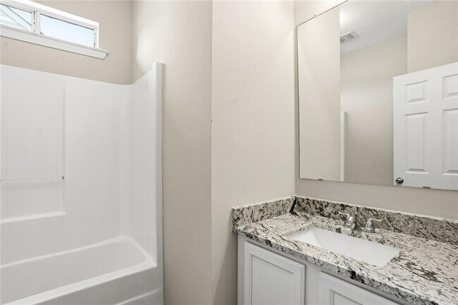 Building Photo - 405 Chadwick Cmns