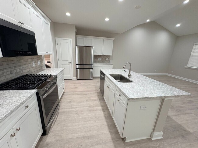 Building Photo - 61 Tropics Ave