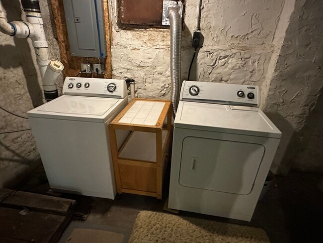 Building Photo - Thurman Ave 273-275 WAG