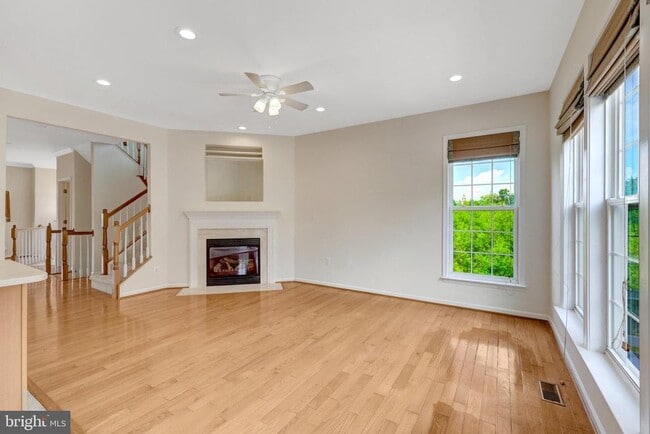 Building Photo - 2451 Silk Ct
