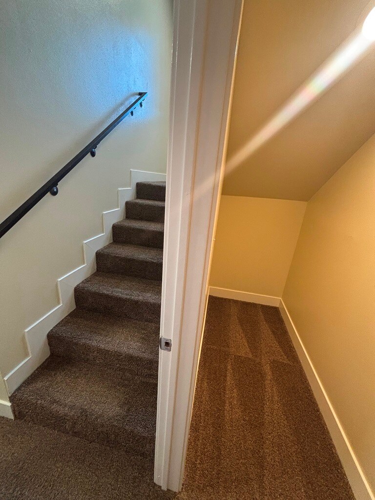 Building Photo - 148 W 79th St