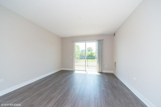 Building Photo - 2 bedroom in OAKBOOK TERRACE IL 60181