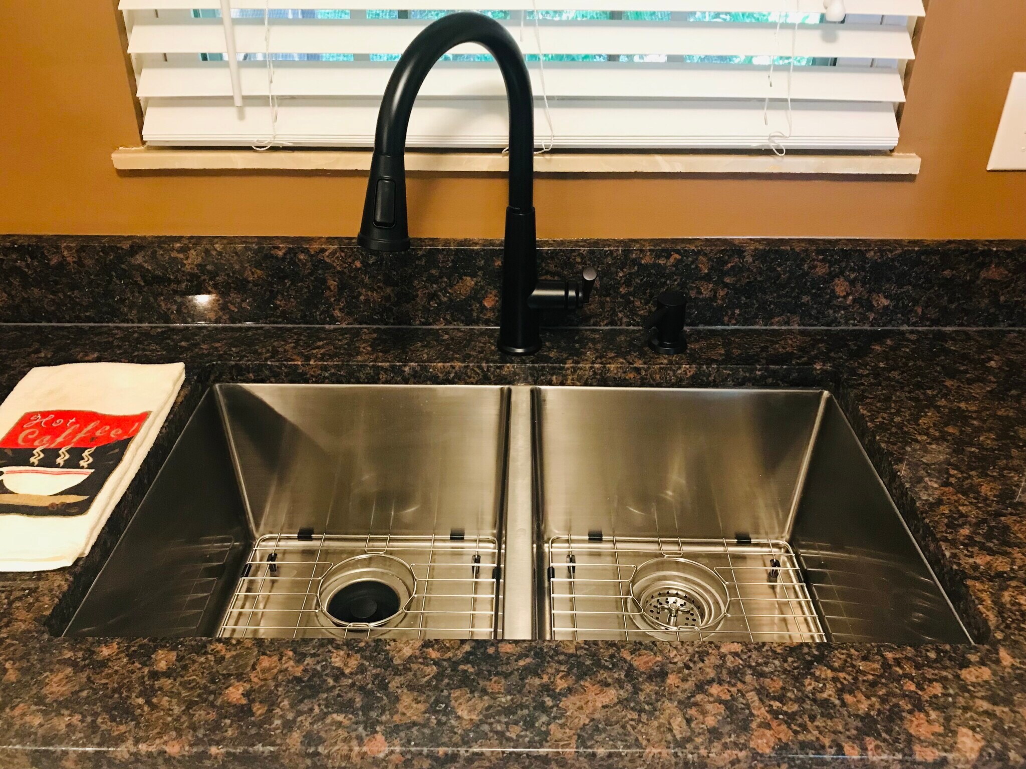 Granite countertops - 109 Geronimo Dr