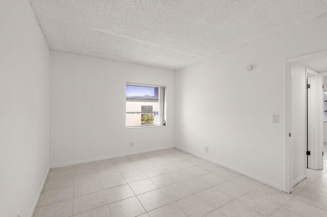 Building Photo - 626 NW 13th St