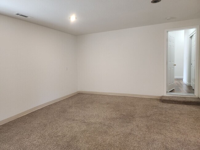 Building Photo - Cute 3 bedroom, 2.5 bath two story home with 1448 sq ft of living space