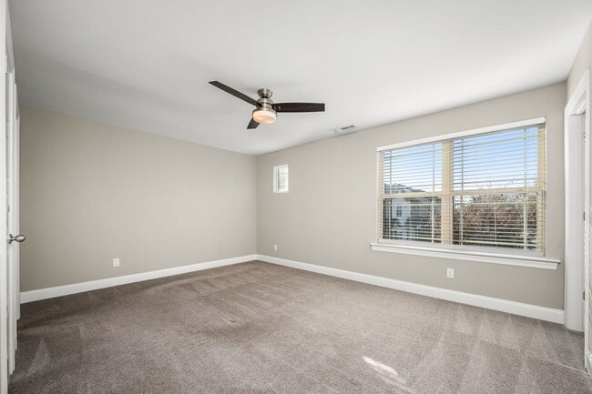 Building Photo - 555 Gresham Ln