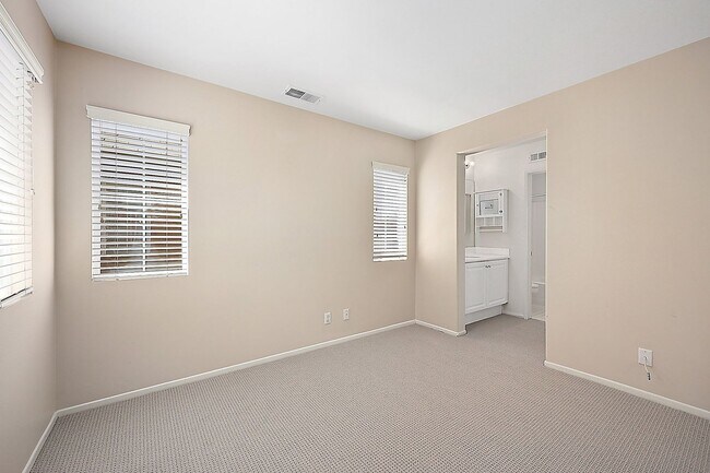 Building Photo - 2 Master Suites - 2 car garage - Townhome