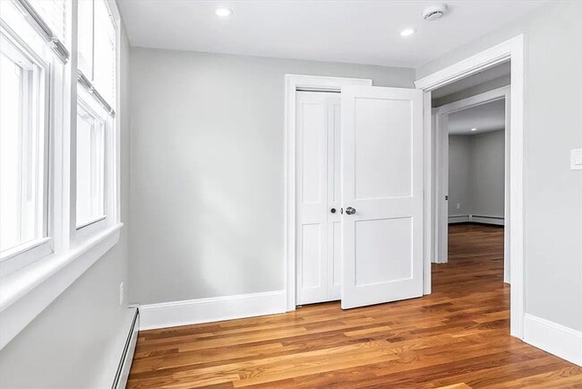 Building Photo - Beautifully Renovated 3-Bedroom Home in Woburn – $3,650.00/mo