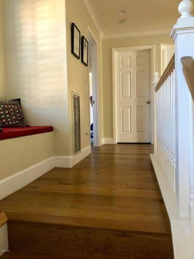 Building Photo - Thousand Oaks Meadow Wood Home. Wood Flooring (No Carpet). Near Lang Ranch Elementary