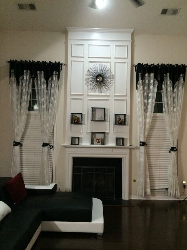 Building Photo - 908 Wendlebury Ct