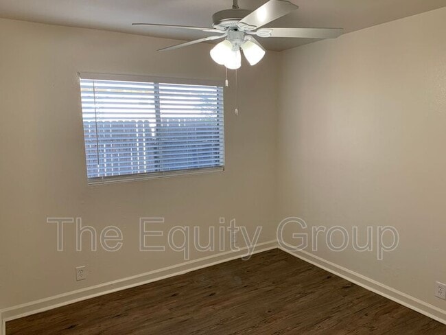 Building Photo - 3906 W Meadow Ave