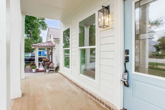 Building Photo - Build in 2025, 3 bed 3 bath near downtown!
