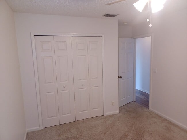 Building Photo - Large 3 BR 2 BA Rental in Desirable Area