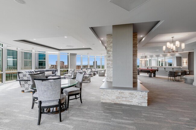 Building Photo - 8220 Crestwood Heights Dr