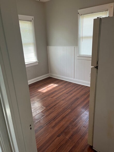 Building Photo - 2615 Sheridan Dr