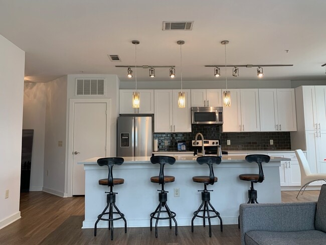 Building Photo - 1900 Barton Springs Rd