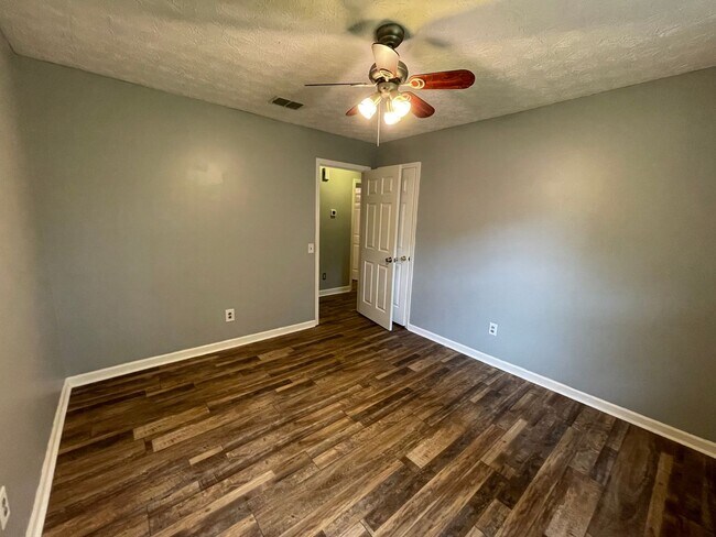 Building Photo - Nice 3/2 House in Armuchee- $1,895