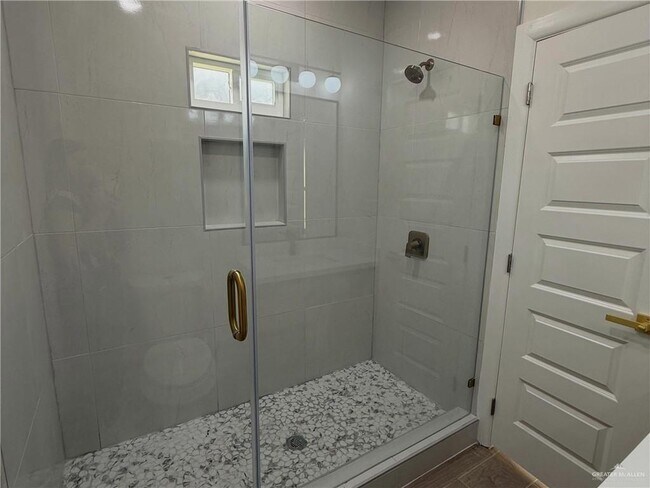 Building Photo - 1302 Rosewood Ln