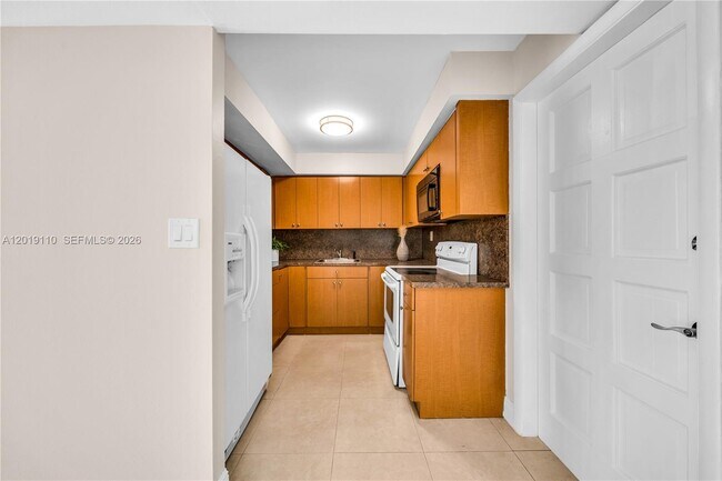 Building Photo - 671 W 80th St