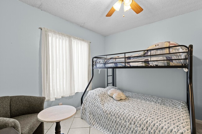 Building Photo - 1004 Green Pine Blvd