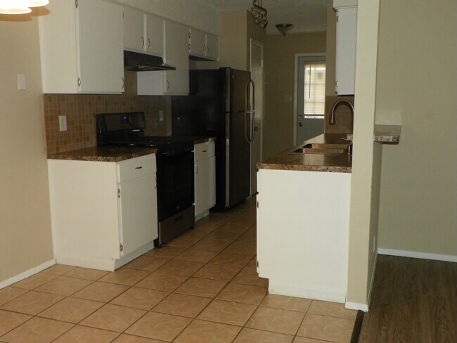 Building Photo - 410.412 Cypress Ln
