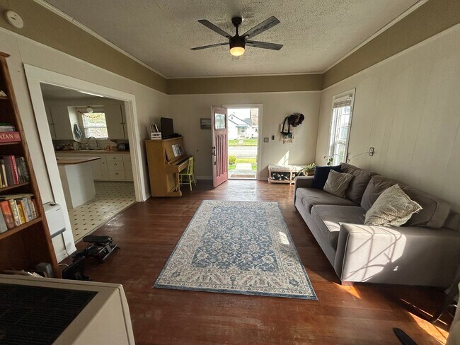 Building Photo - 900 Front St