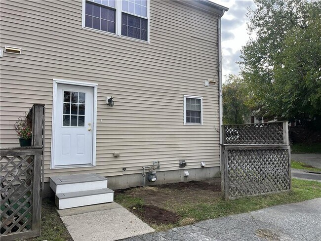 Building Photo - 11 Newcomb St