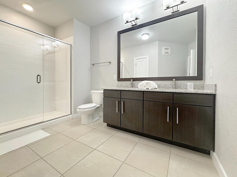 Building Photo - 2615 N Grady Ave