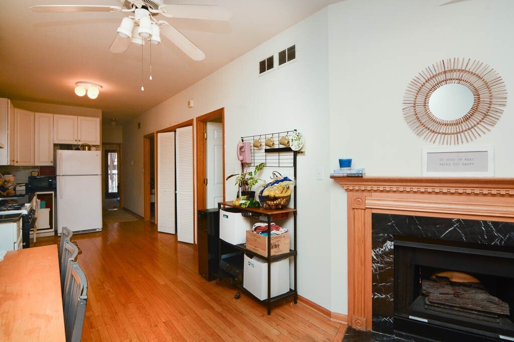 Building Photo - 1351 N Wolcott Ave