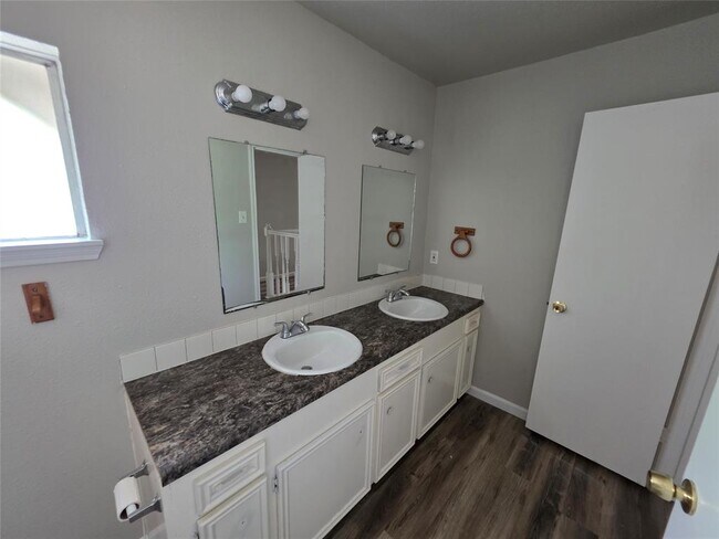 Building Photo - 9723 Huntington Way Dr