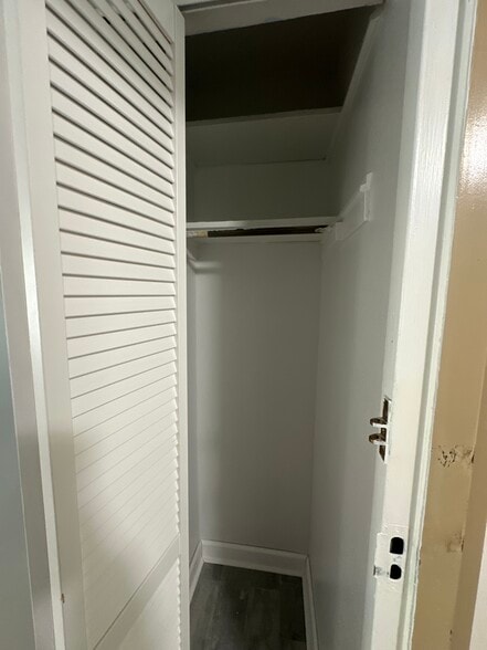 Building Photo - 3815 N Pine Grove Ave